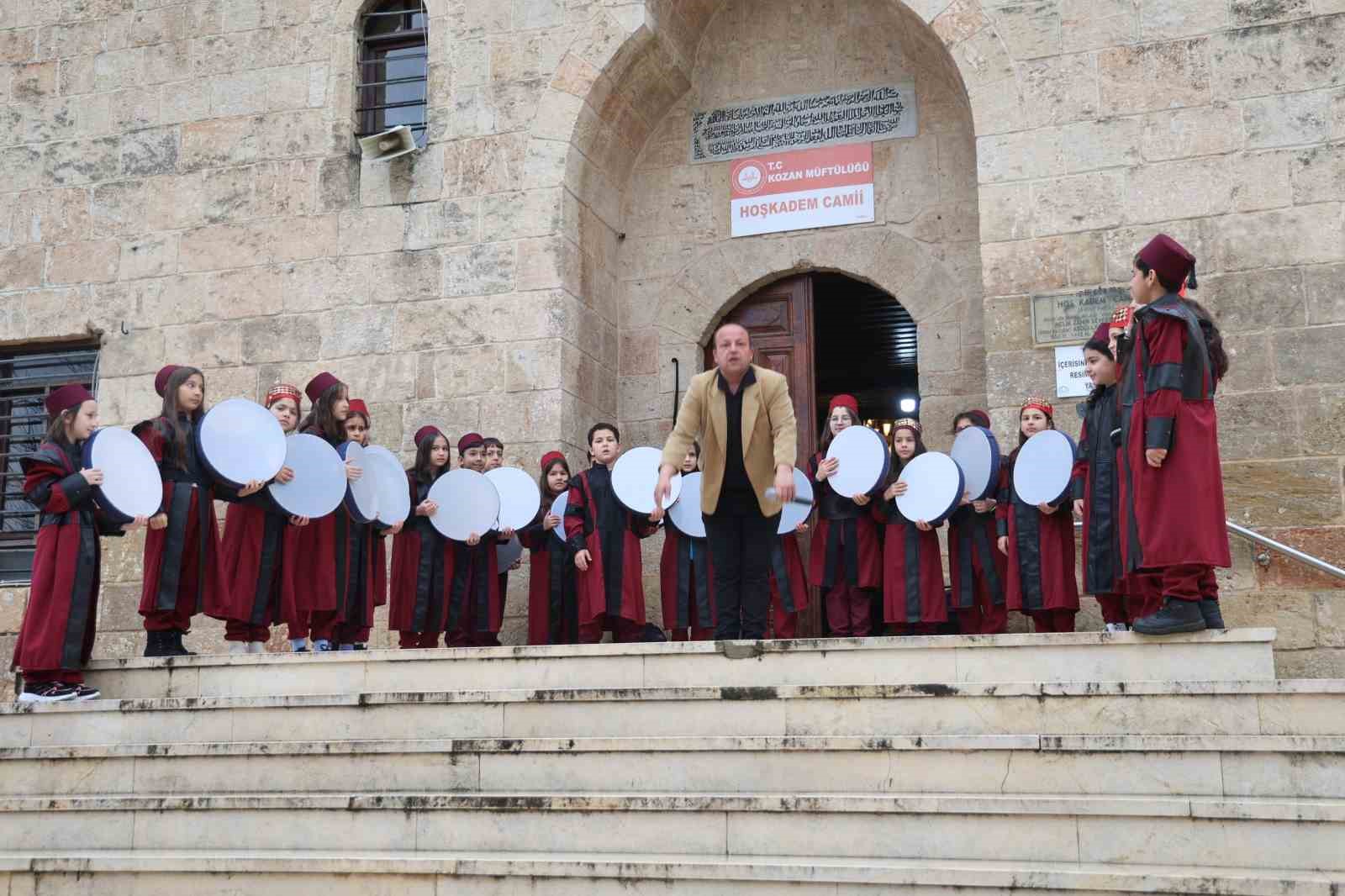 Öğrenciler, Ramazan coşkusunu sokaklara taşıdı
