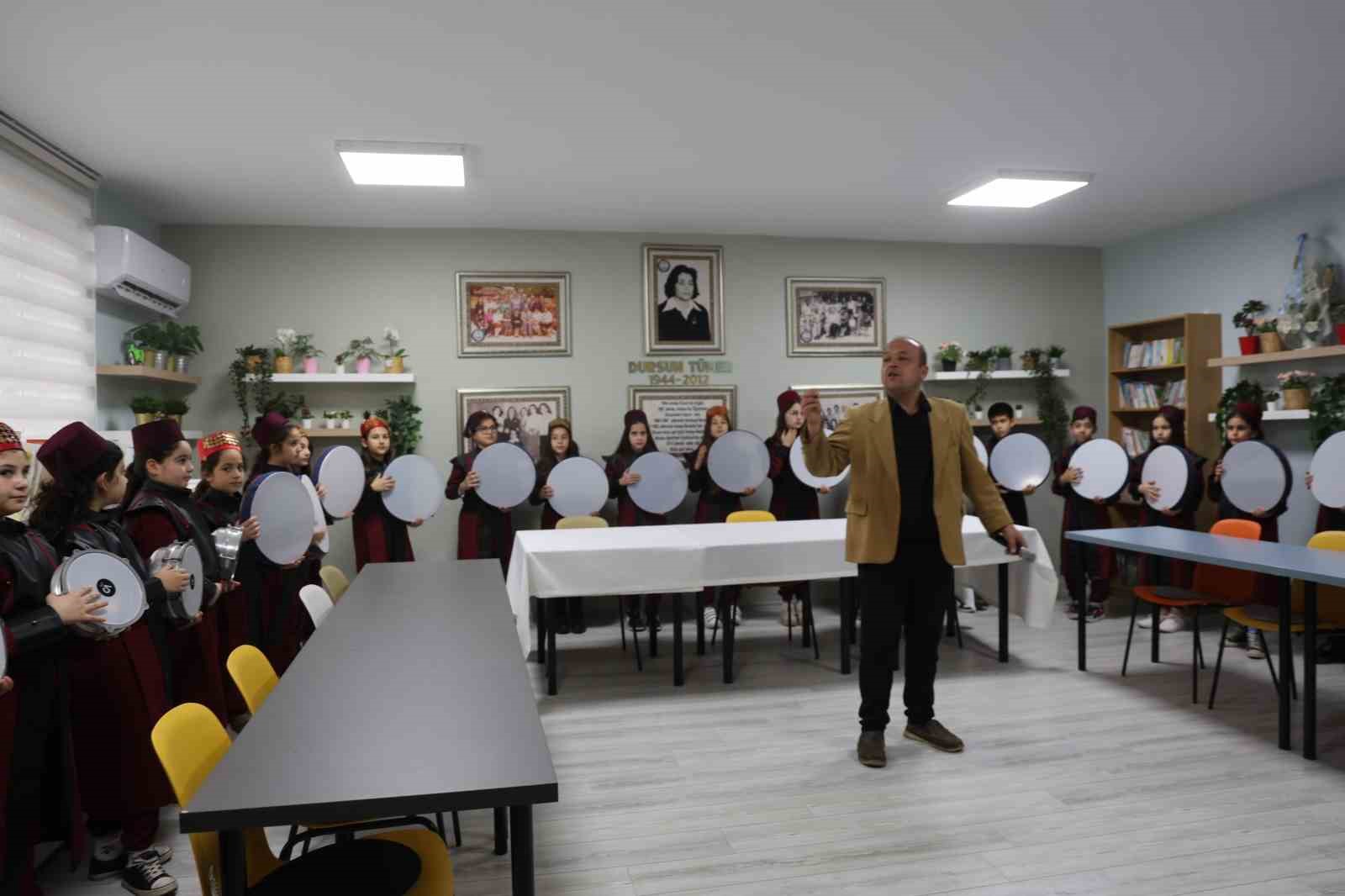 Öğrenciler, Ramazan coşkusunu sokaklara taşıdı
