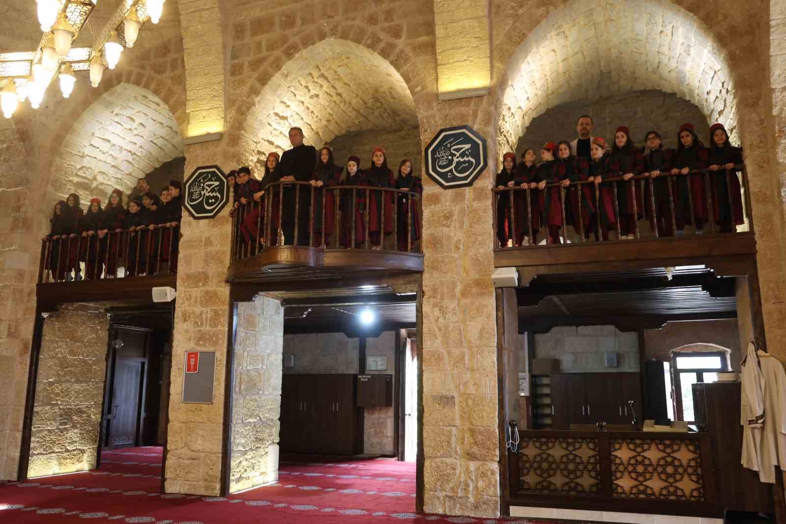 Öğrenciler, Ramazan coşkusunu sokaklara taşıdı
