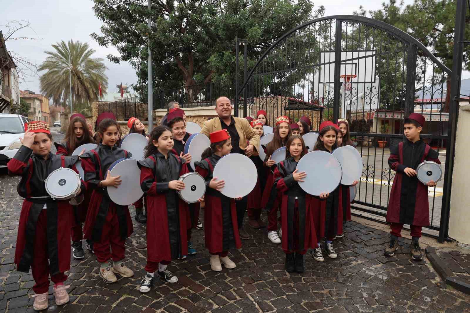 Öğrenciler, Ramazan coşkusunu sokaklara taşıdı
