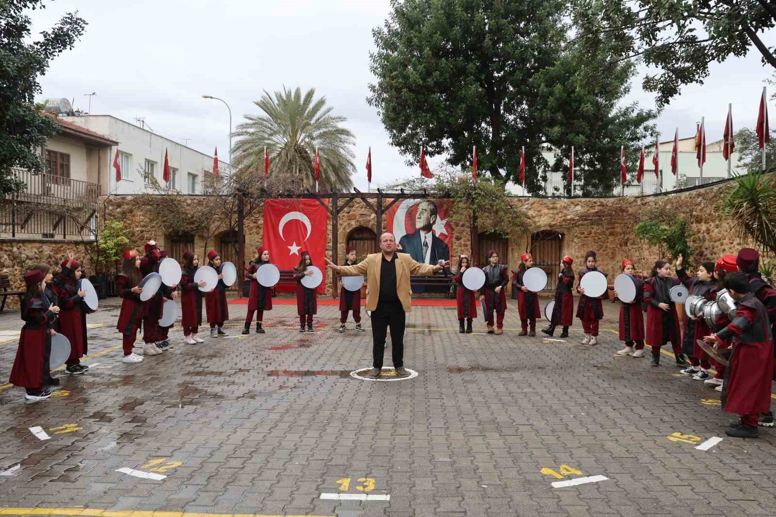 Öğrenciler, Ramazan coşkusunu sokaklara taşıdı
