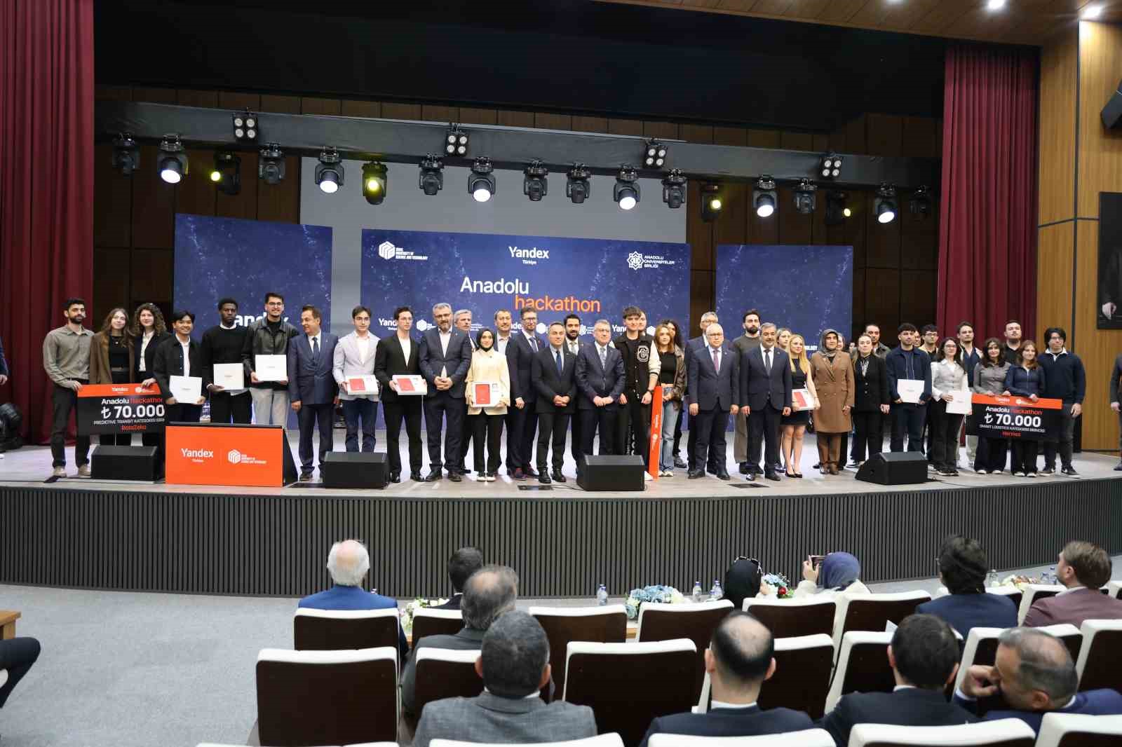 Öğrenciler sorunlara yapay zekâ ile çözüm üretti, Anadolu Hackathon’un kazananları açıklandı
