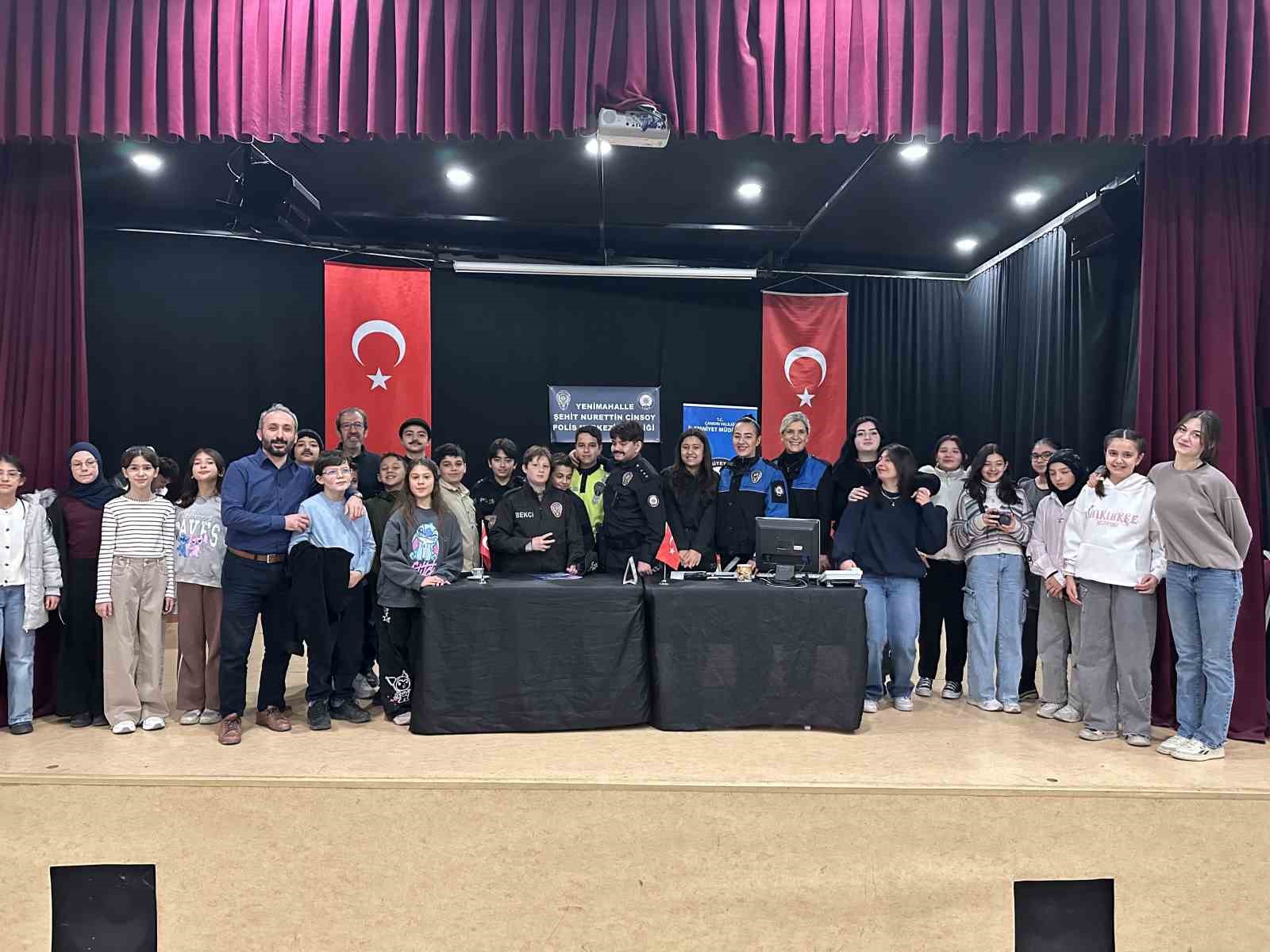 Öğrenciler tiyatro ile polislik mesleğini canlandırdı
