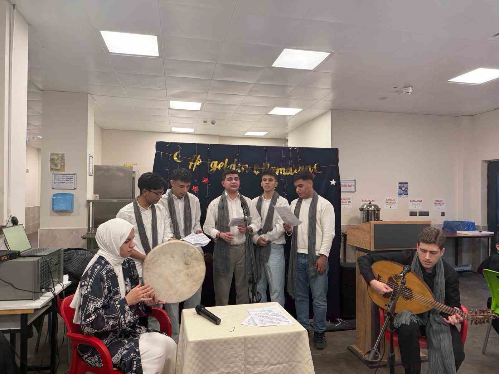 Öğrenciler ve şehit aileleri aynı sofrada buluştu
