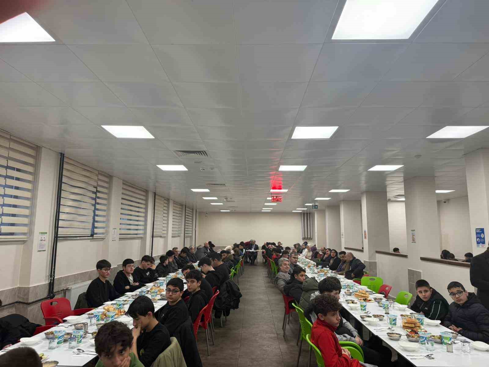 Öğrenciler ve şehit aileleri aynı sofrada buluştu
