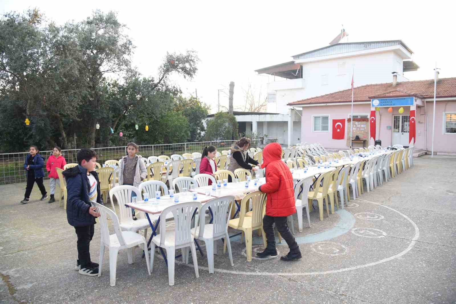 Öğrenciler, velileri ile iftarda buluştu
Öğrenciler, velileri ile iftarda buluştu