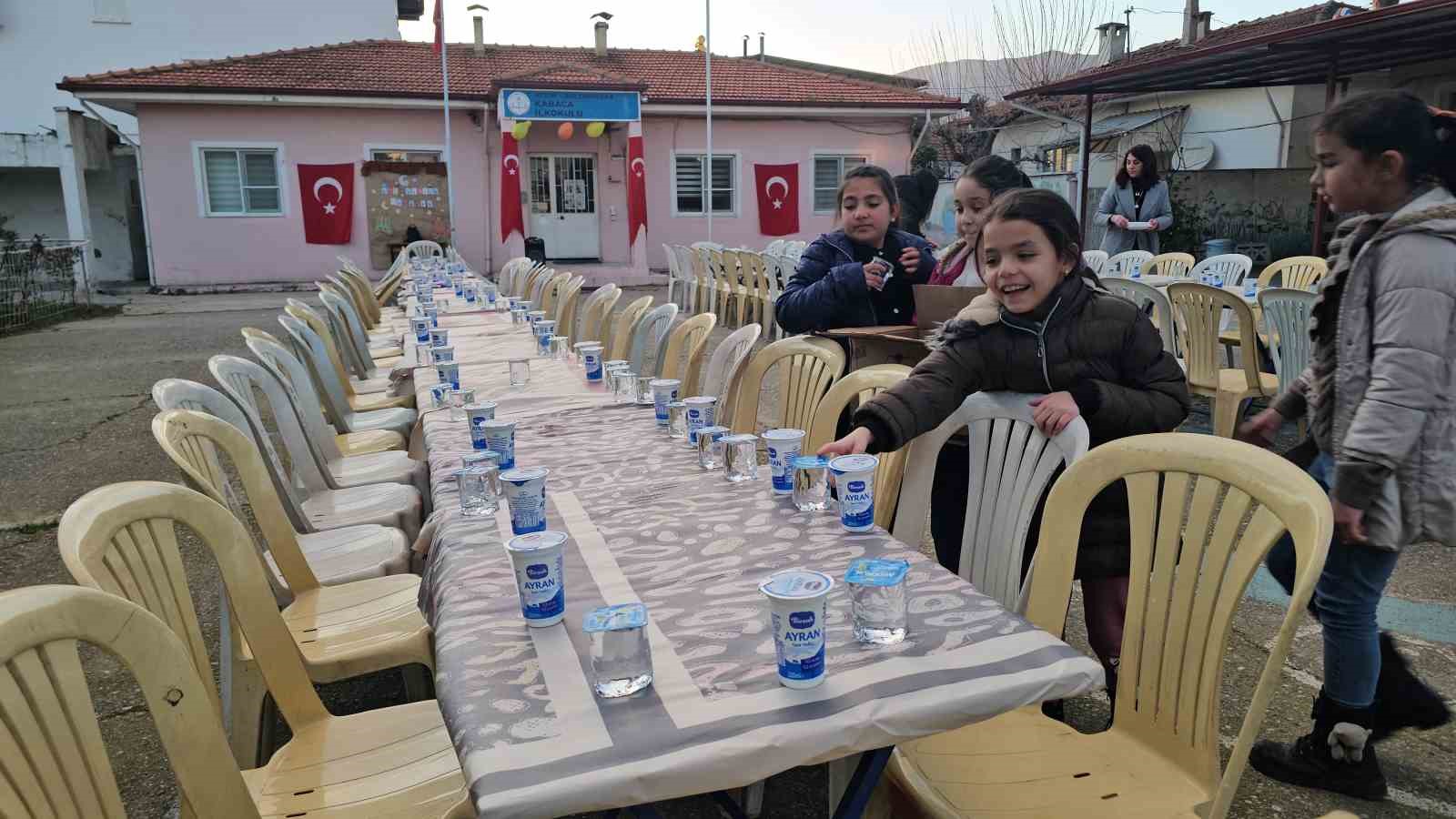 Öğrenciler, velileri ile iftarda buluştu
Öğrenciler, velileri ile iftarda buluştu