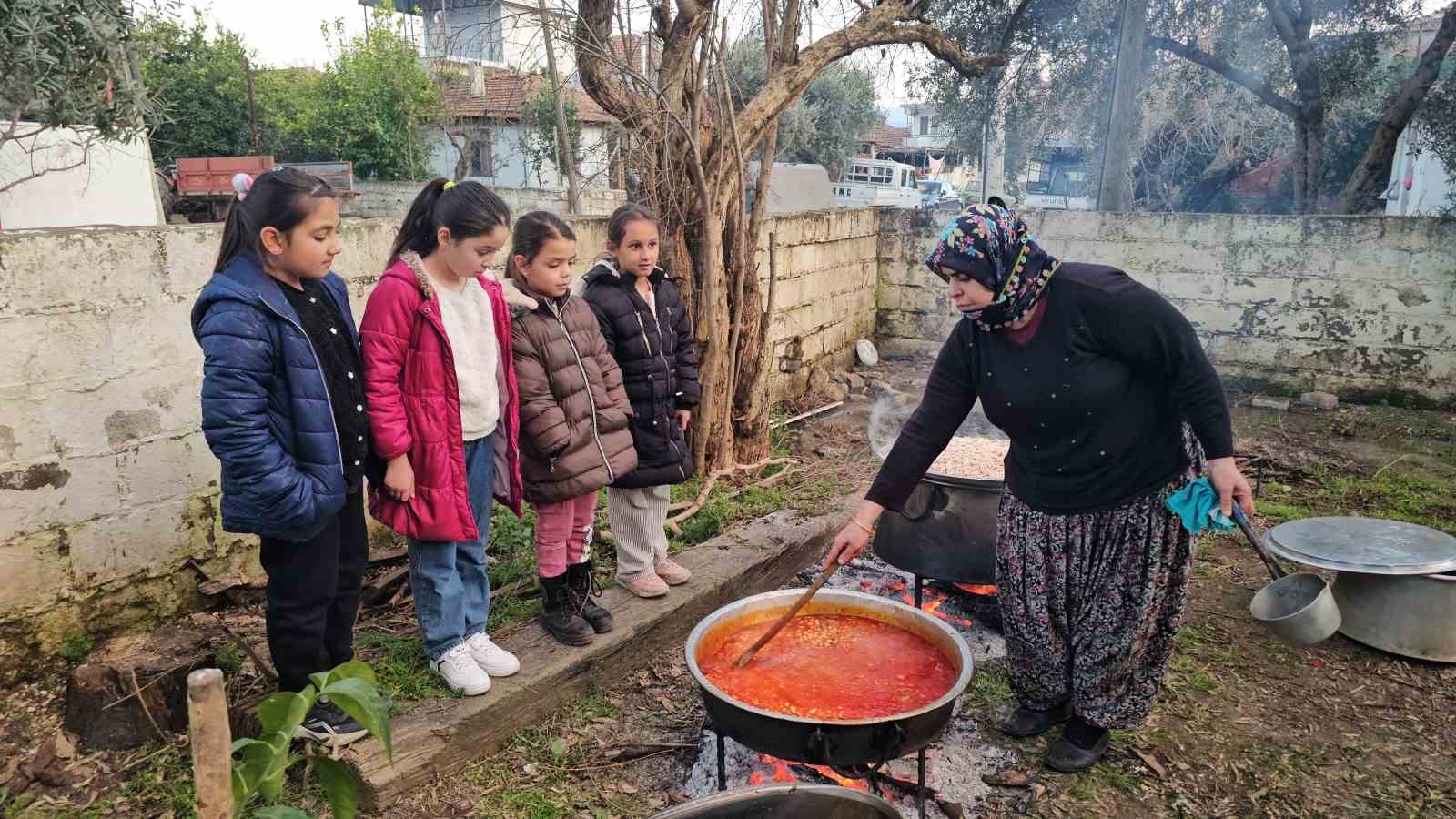 Öğrenciler, velileri ile iftarda buluştu
Öğrenciler, velileri ile iftarda buluştu