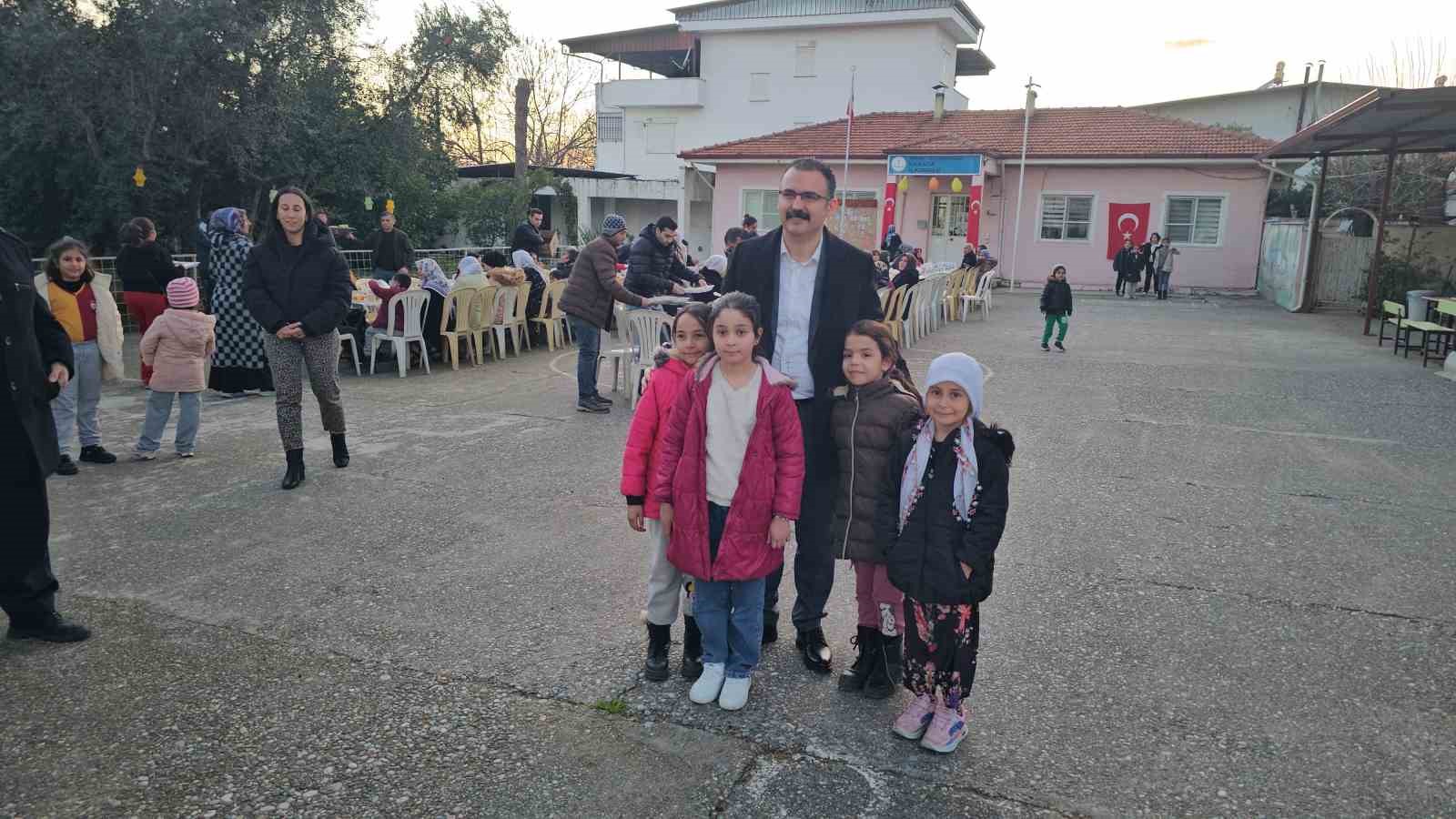 Öğrenciler, velileri ile iftarda buluştu
Öğrenciler, velileri ile iftarda buluştu