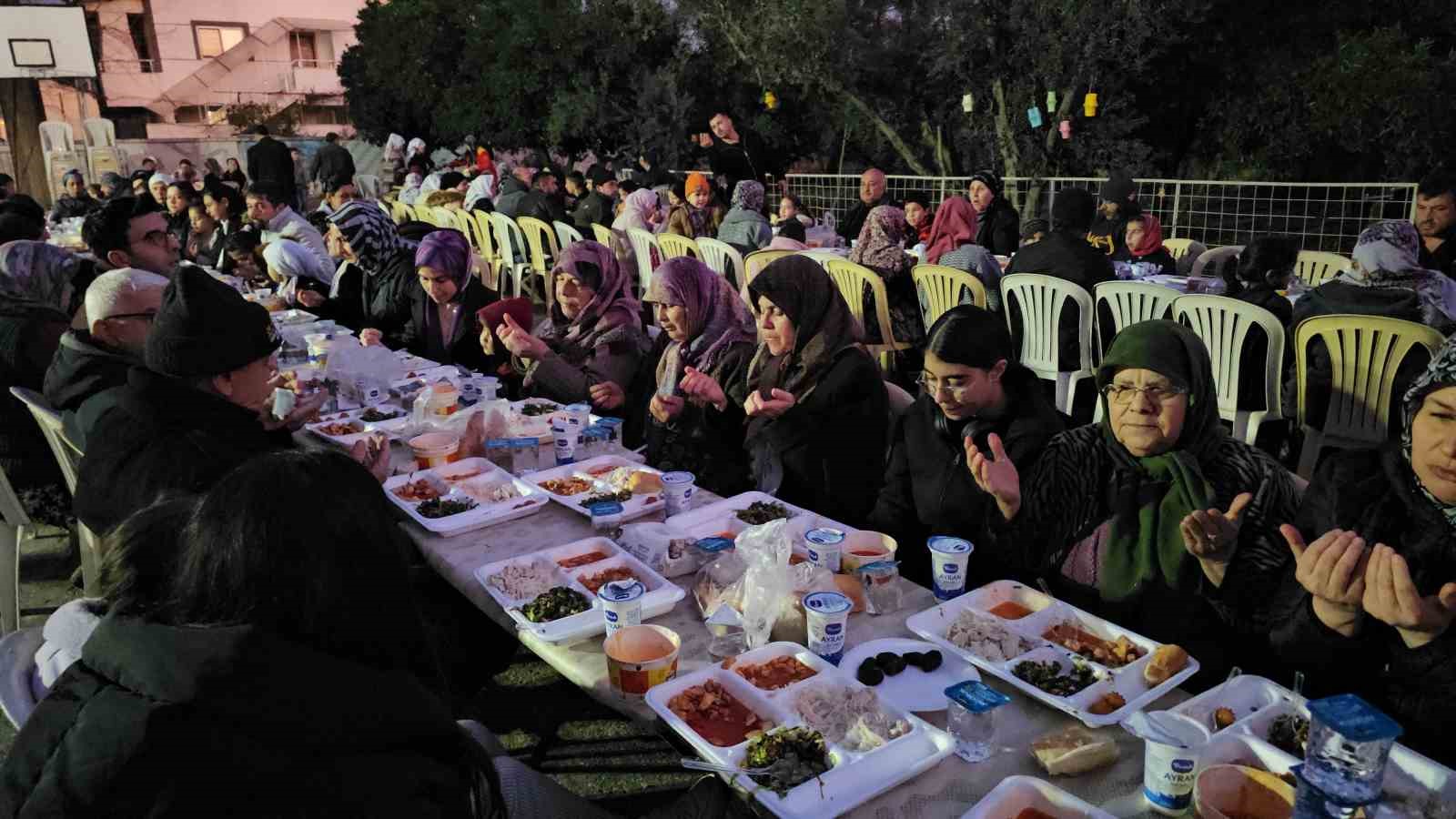 Öğrenciler, velileri ile iftarda buluştu
Öğrenciler, velileri ile iftarda buluştu
