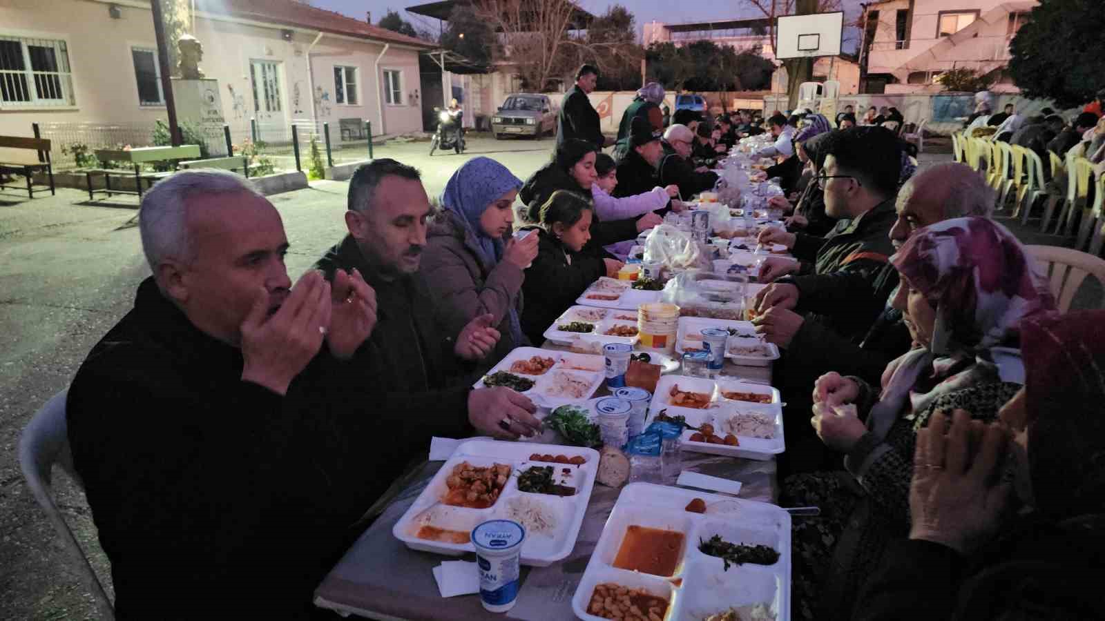 Öğrenciler, velileri ile iftarda buluştu
Öğrenciler, velileri ile iftarda buluştu