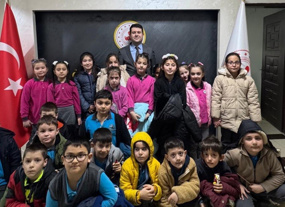 Öğrenciler yönetim birimlerini yerinde tanıdı
