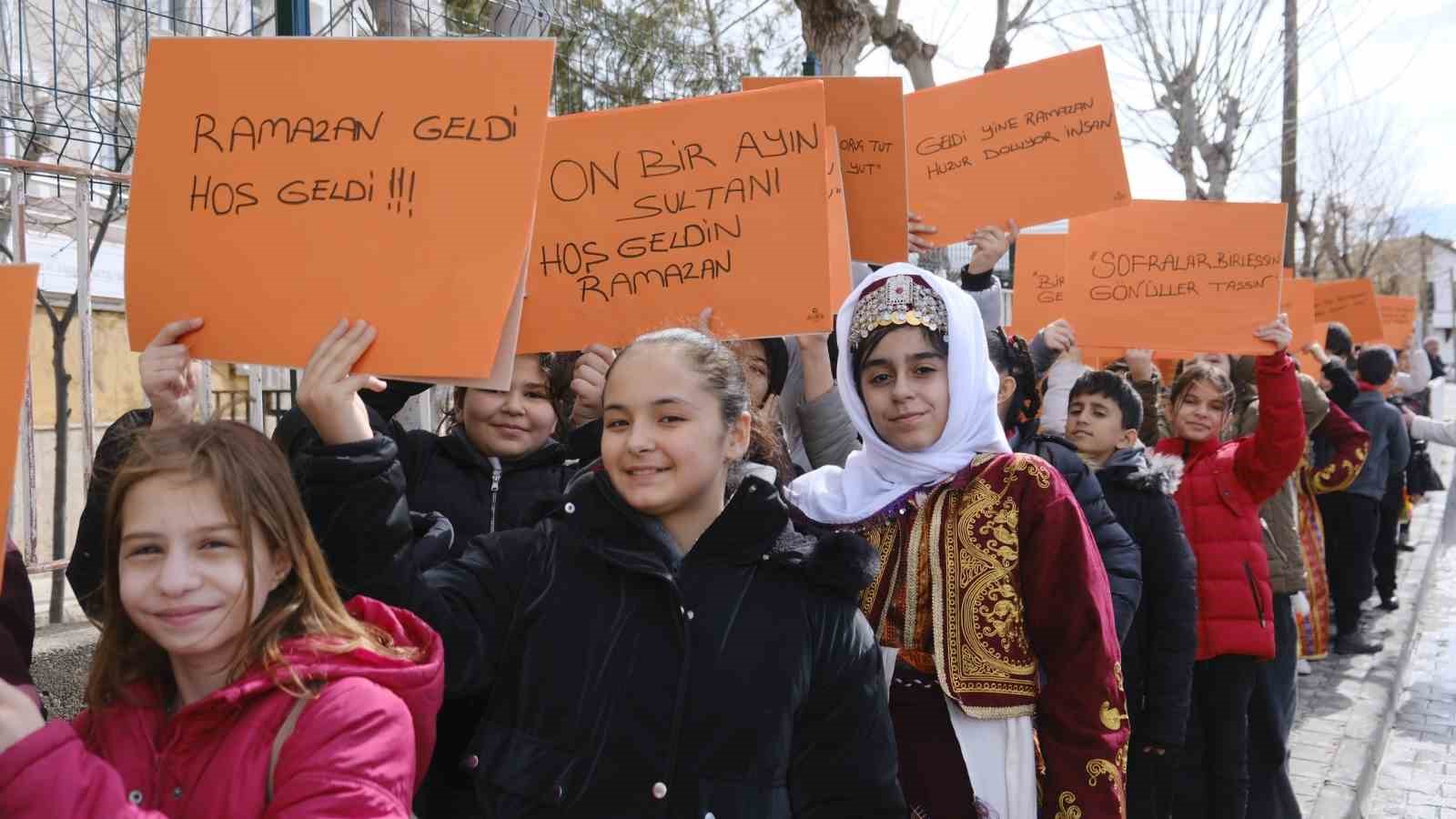 Öğrencilerden 11 ayın sultanı Ramazan’a coşkulu karşılama
