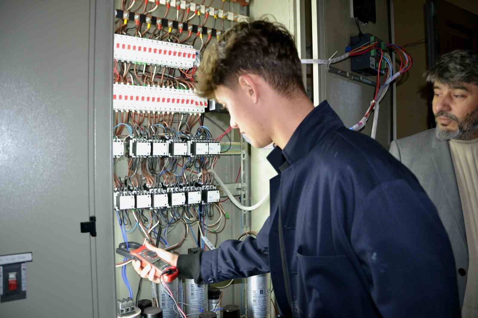 Öğrencilerden enerji tasarrufu sağlayan sistem
Öğrencilerden enerji tasarrufu sağlayan sistem