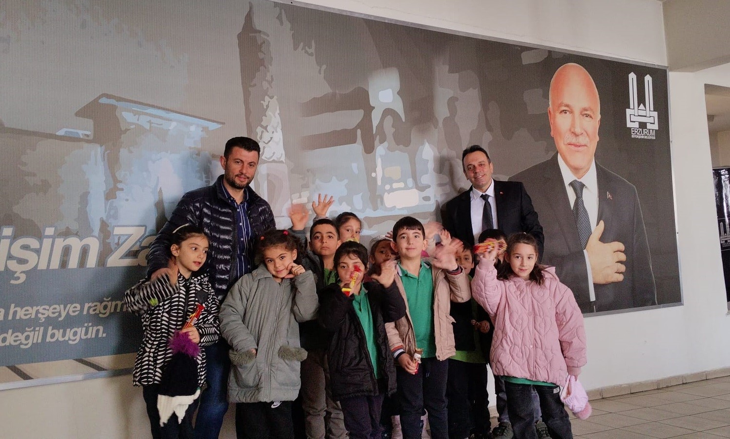 Öğrencilerden Hayır Çarşısı’na gıda bağışı
