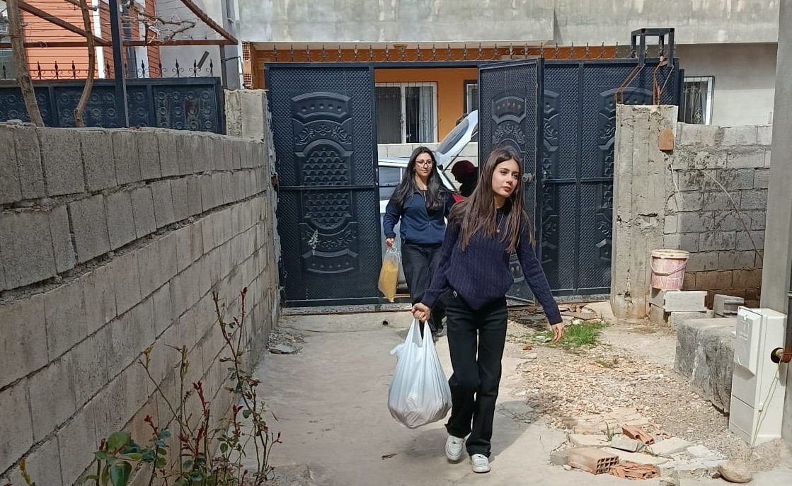 Öğrencilerden örnek dayanışma projesi: "Bir sınıf, bir aile"

