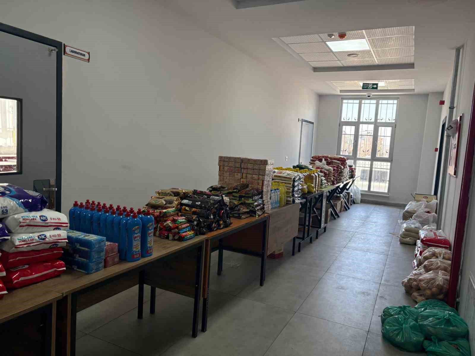 Öğrencilerden örnek dayanışma projesi: "Bir sınıf, bir aile"
