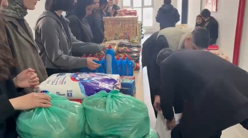Öğrencilerden örnek dayanışma projesi: "Bir sınıf, bir aile"

