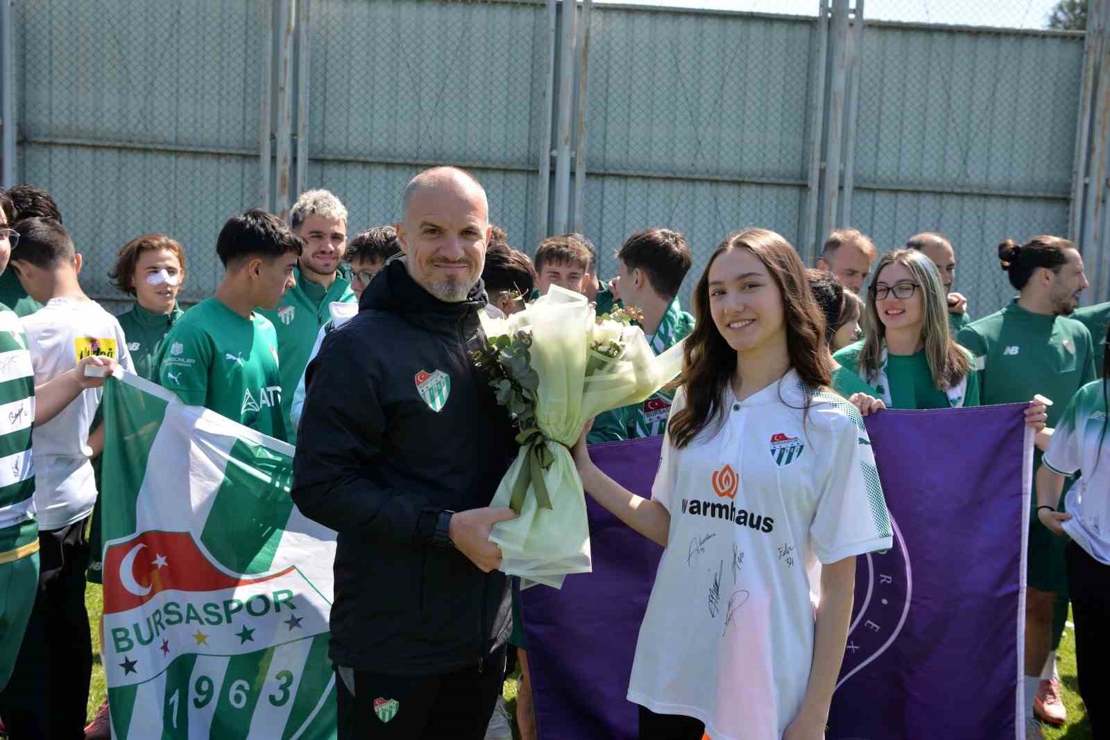 Öğrencilerden şampiyonu ziyaret
