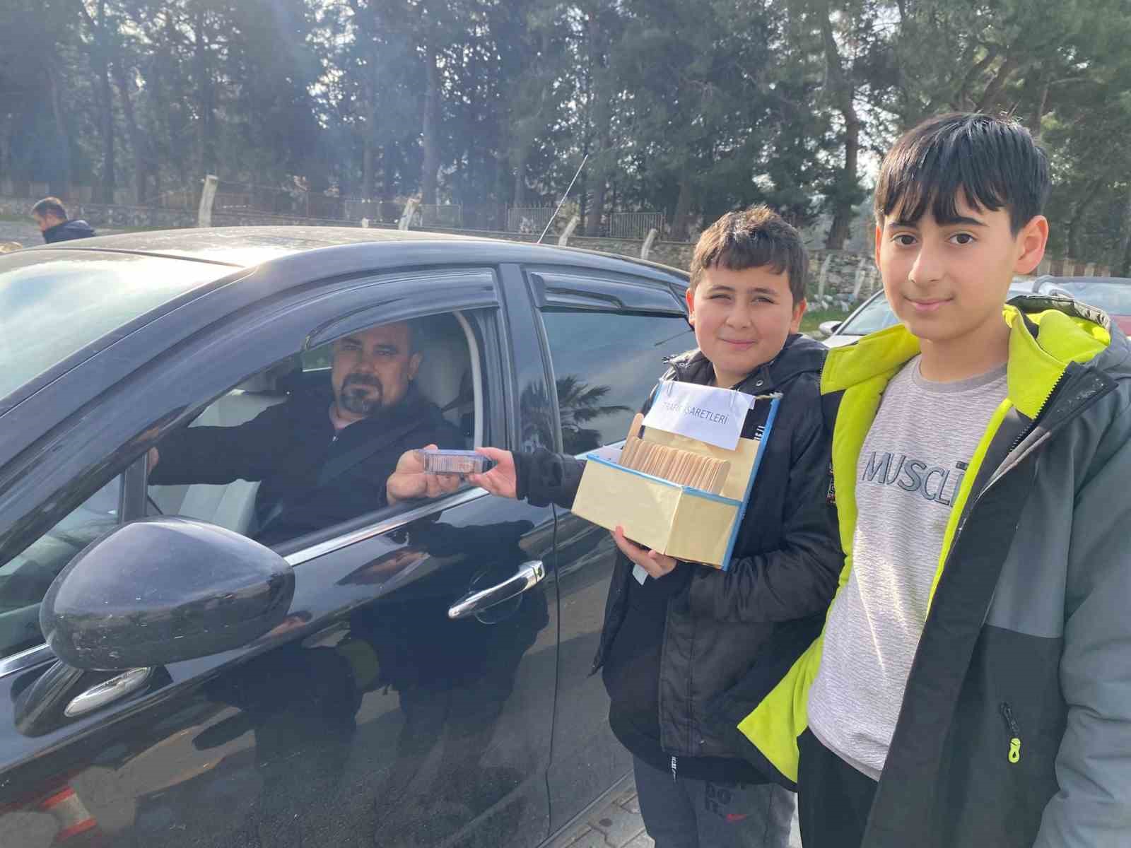 Öğrencilerden sürücülere hem sınav hem ikram
