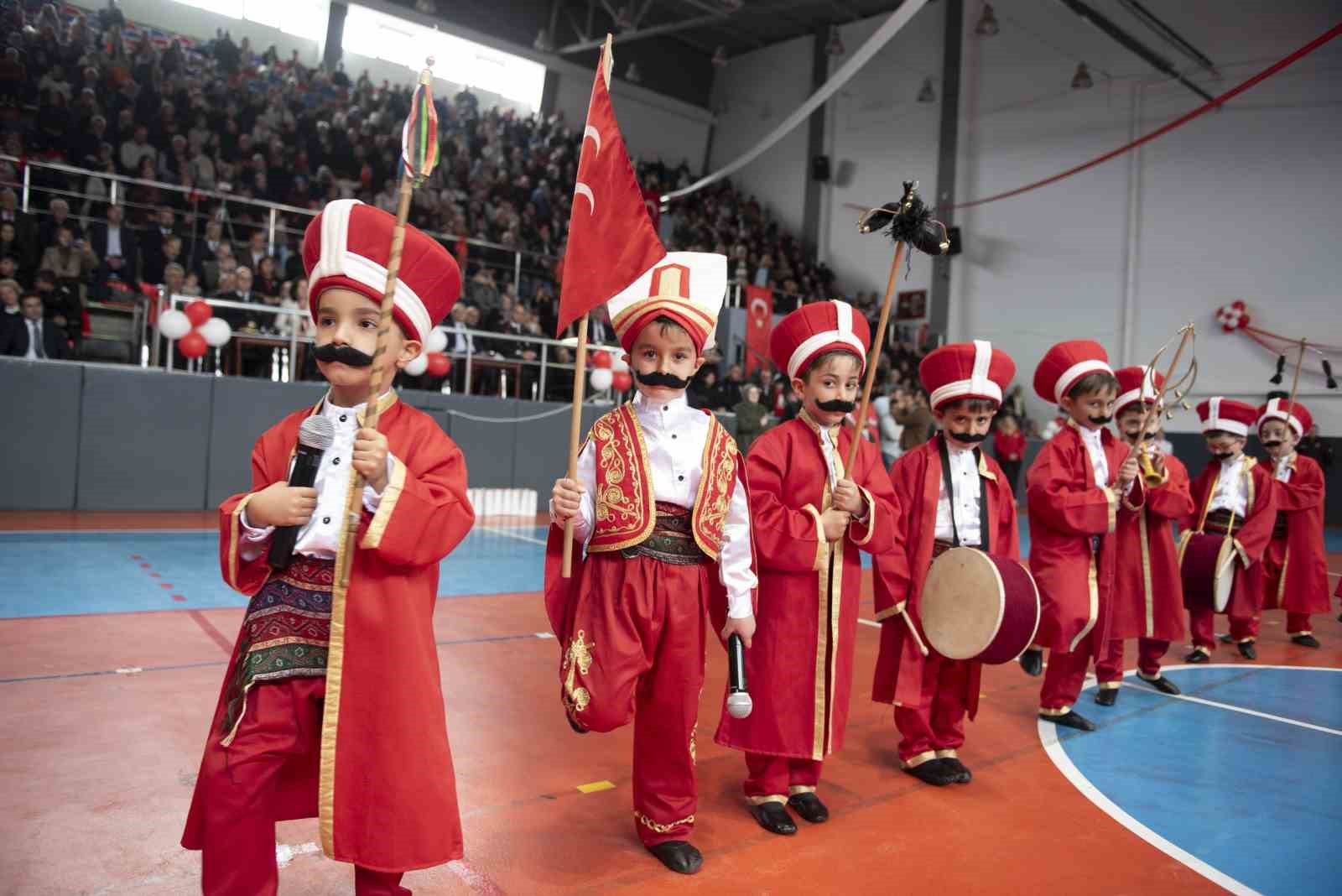 Öğrencilere 23 Nisan’da döner ikramı
