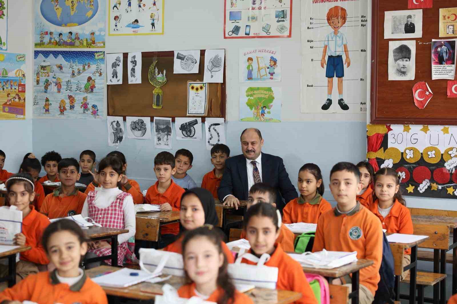 Öğrencilere kendi hikayesini anlattı
