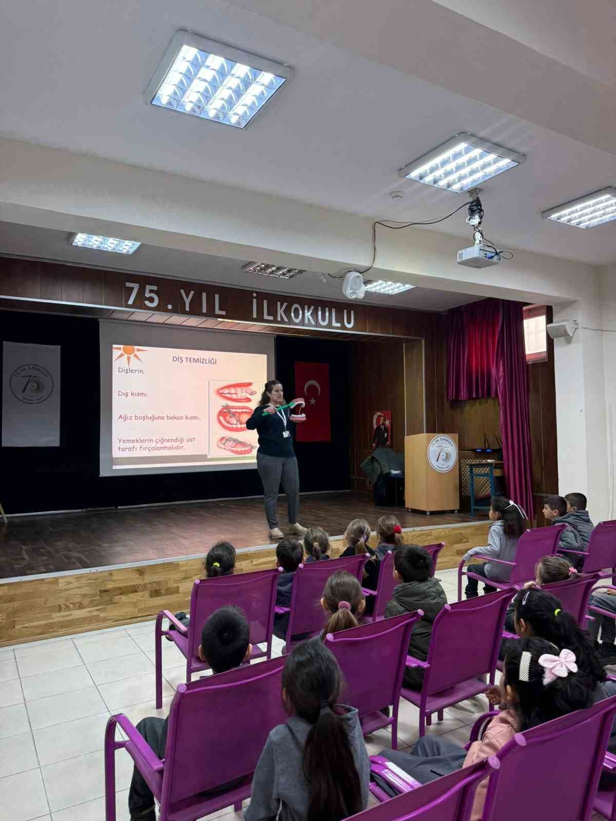 Öğrencilere okul sağlığı eğitimi verildi
