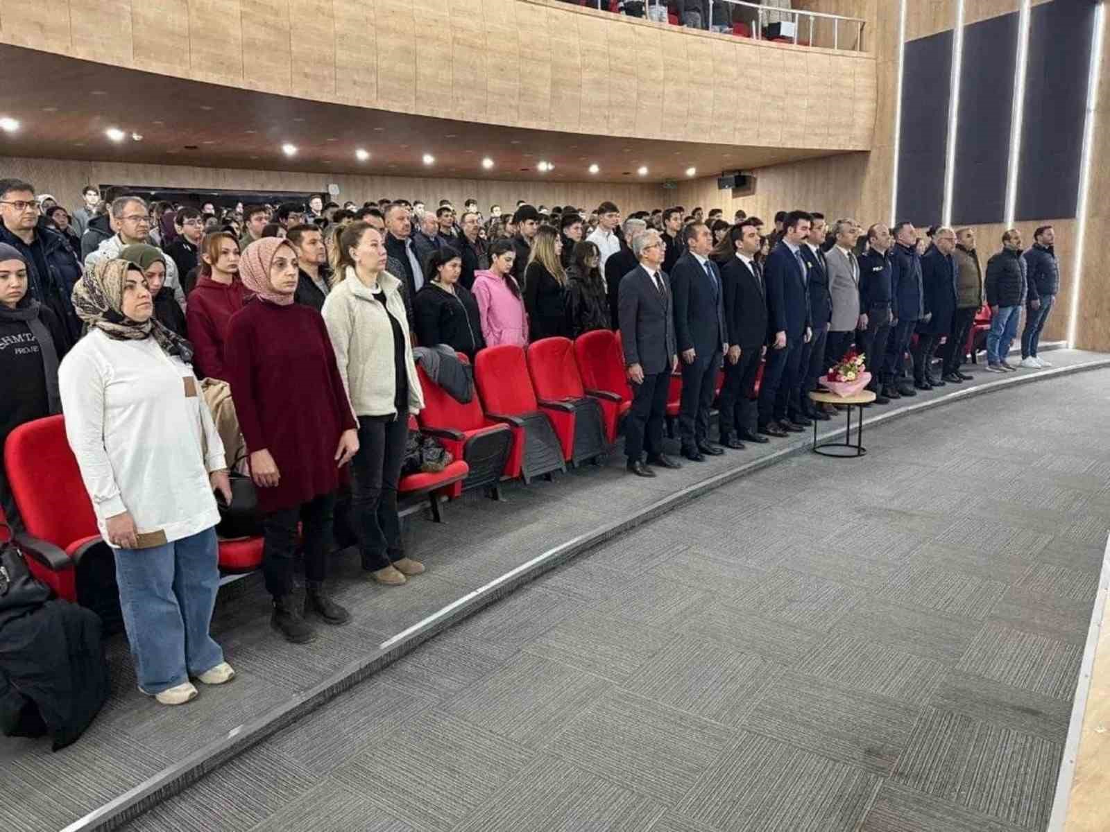 Öğrencilere siber suçlar ve yasa dışı bahisle mücadele semineri verildi
