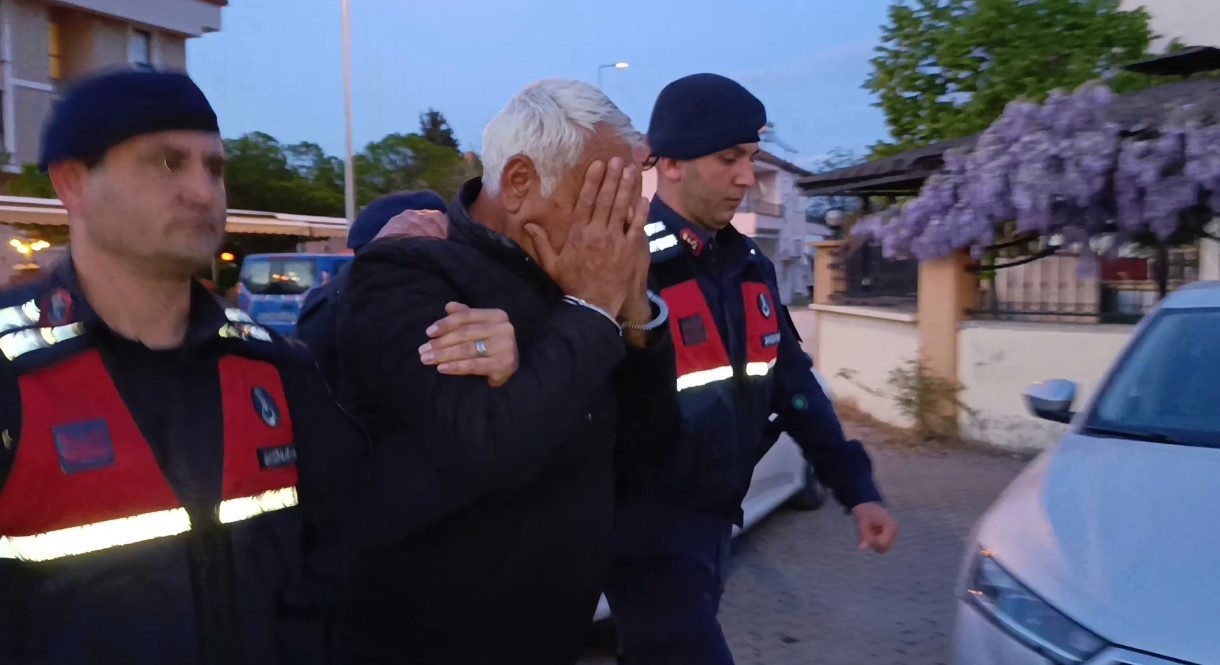 Öğrencileri taciz eden bakkal kamera kayıtlarından yakalandı
