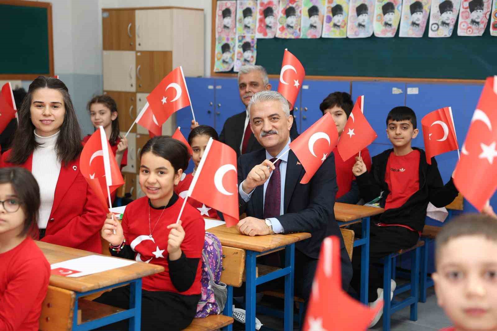 Öğrencilerin bayrak sevgisi dikkat çekti
