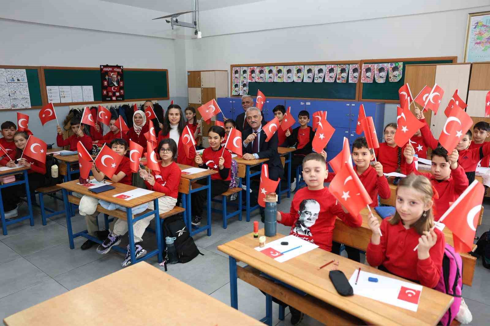 Öğrencilerin bayrak sevgisi dikkat çekti
