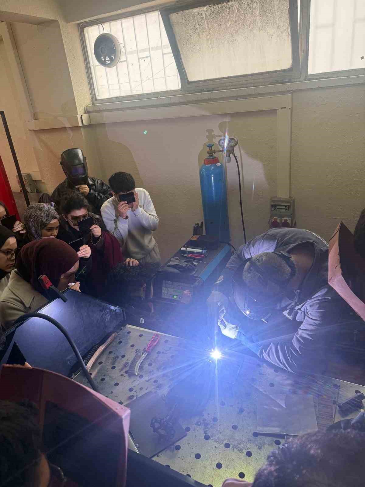 Öğrencilerin mesleki gelişimine katkı
Öğrencilerin mesleki gelişimine katkı