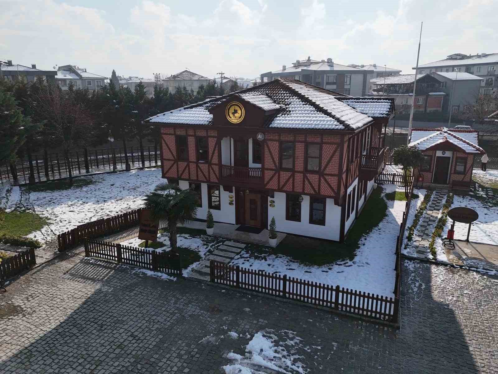 Öğrencilerin yeni mekanı Yahya Kemal Kitap köşkü oldu
