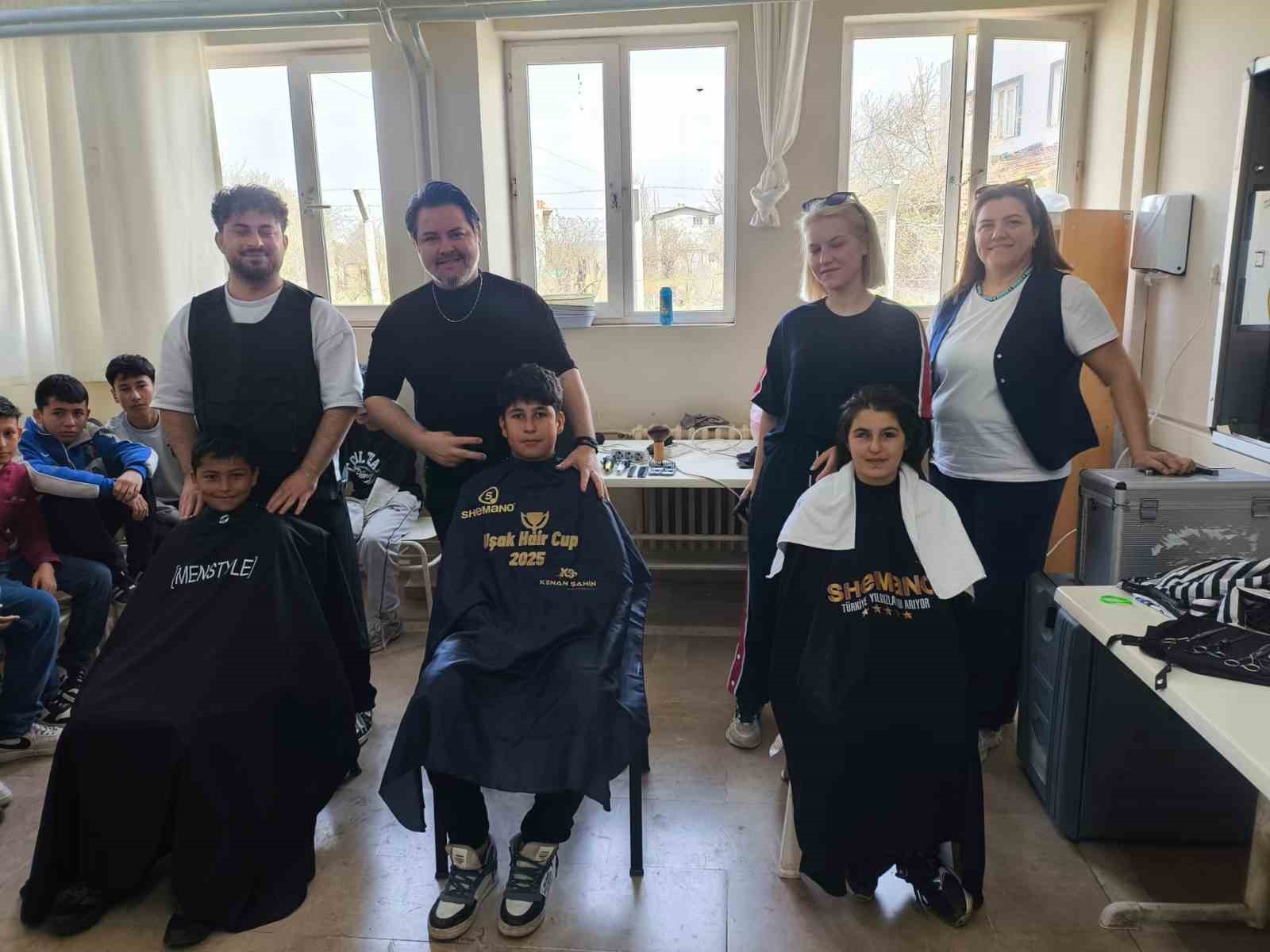 "Öğrencilerin yüzü güldü, saçları şekillendi"
