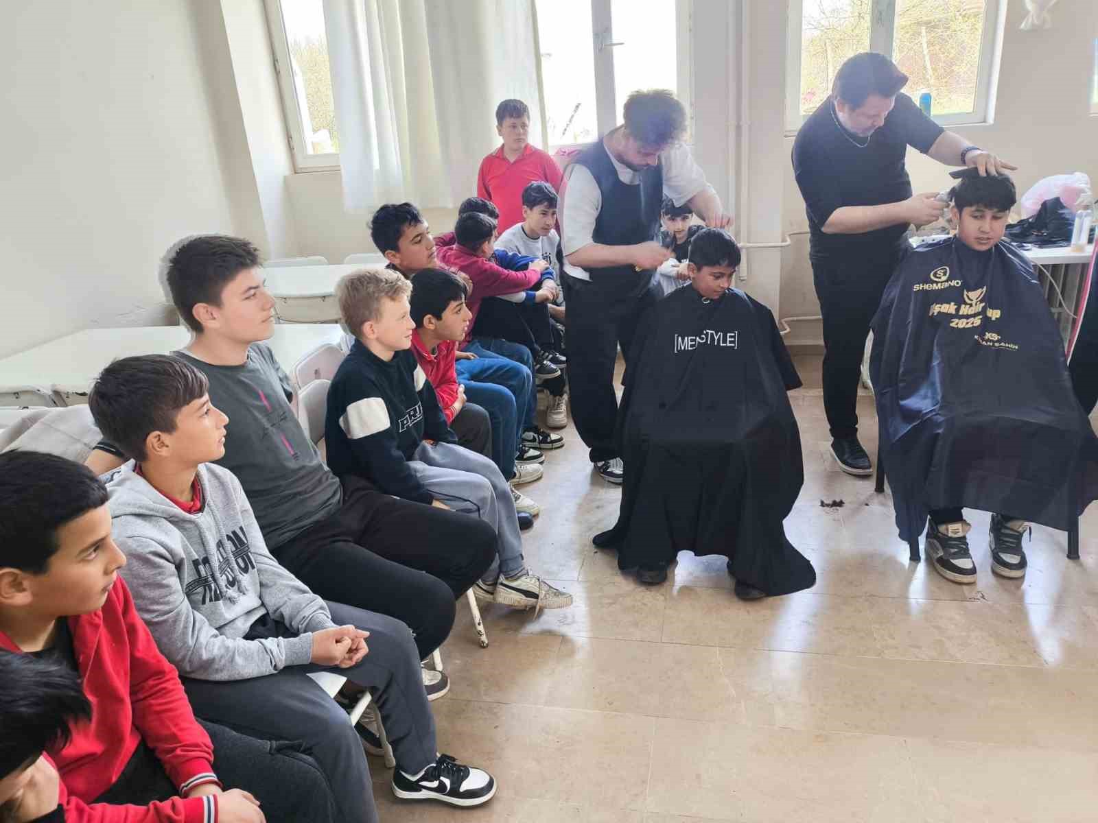 "Öğrencilerin yüzü güldü, saçları şekillendi"
