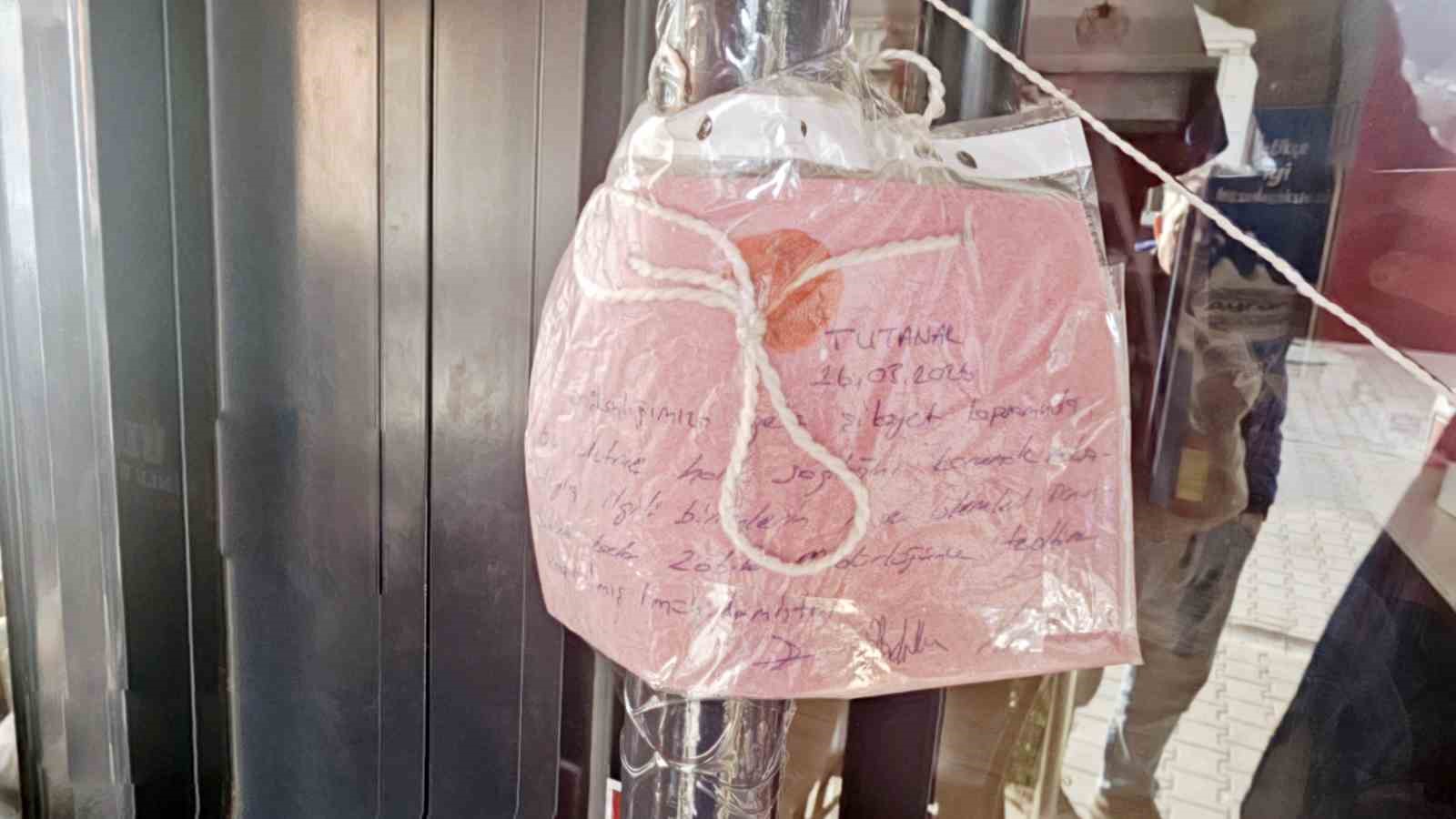 Öğrencilerin zehirlenmesinin ardından mühürlenen iş yerinden alınan numuneler temiz çıktı
Öğrencilerin zehirlenmesinin ardından mühürlenen iş yerinden alınan numuneler temiz çıktı