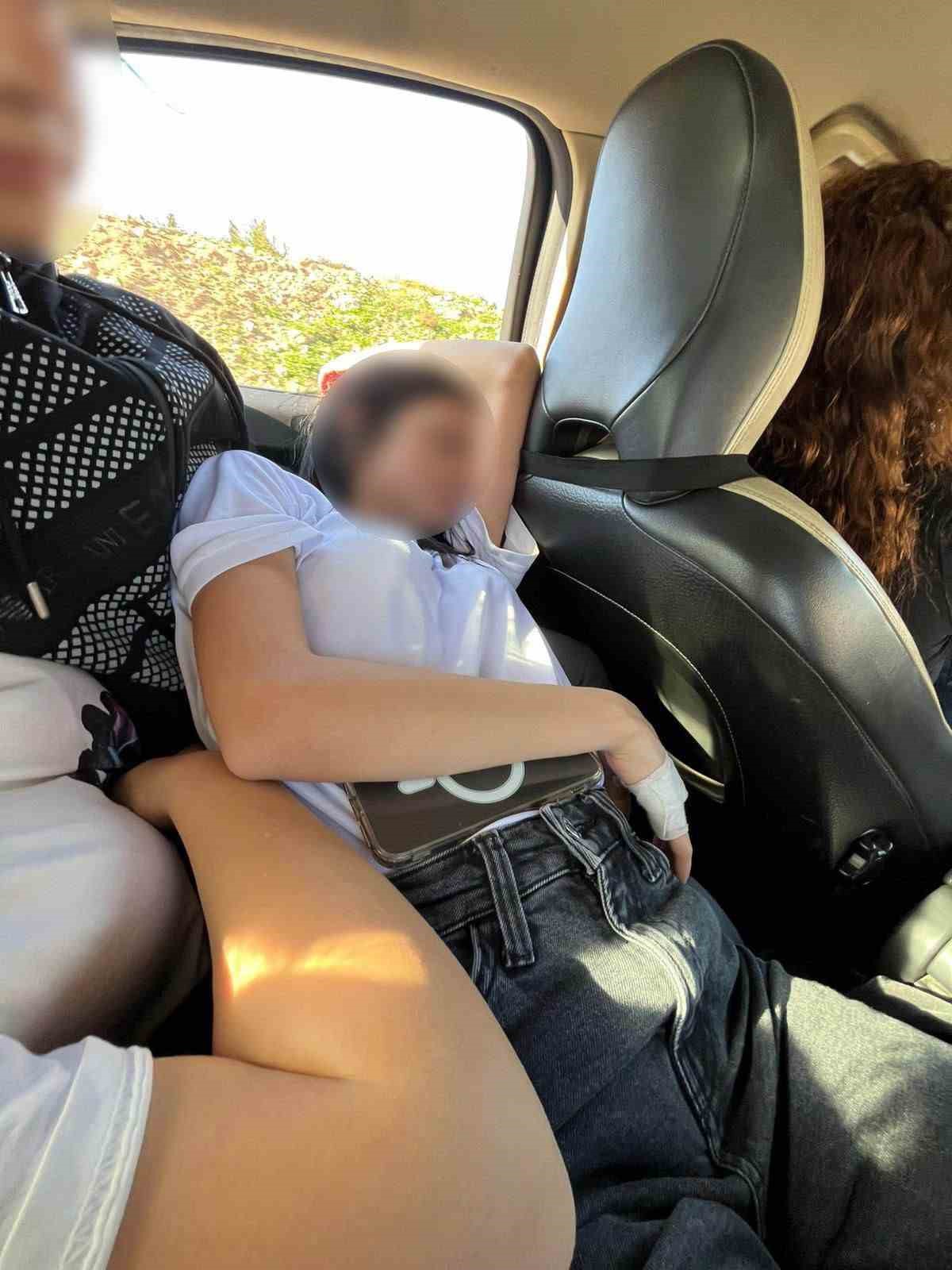 Öğrencilerine evinde temizlik yaptıran öğretmene gözaltı
Öğrencilerine evinde temizlik yaptıran öğretmene gözaltı