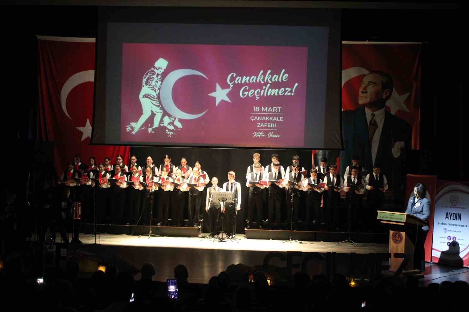 Öğrencilerinin ‘Bir Hilal Uğruna’ oratoryosu ayakta alkışlandı
