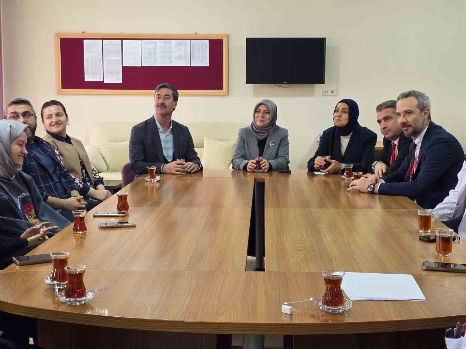 Öğrencilerle bayrak temalı derste buluştu
