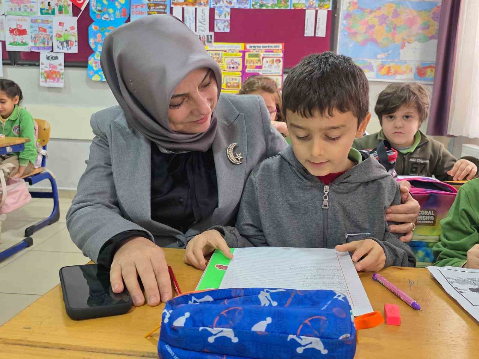 Öğrencilerle bayrak temalı derste buluştu
