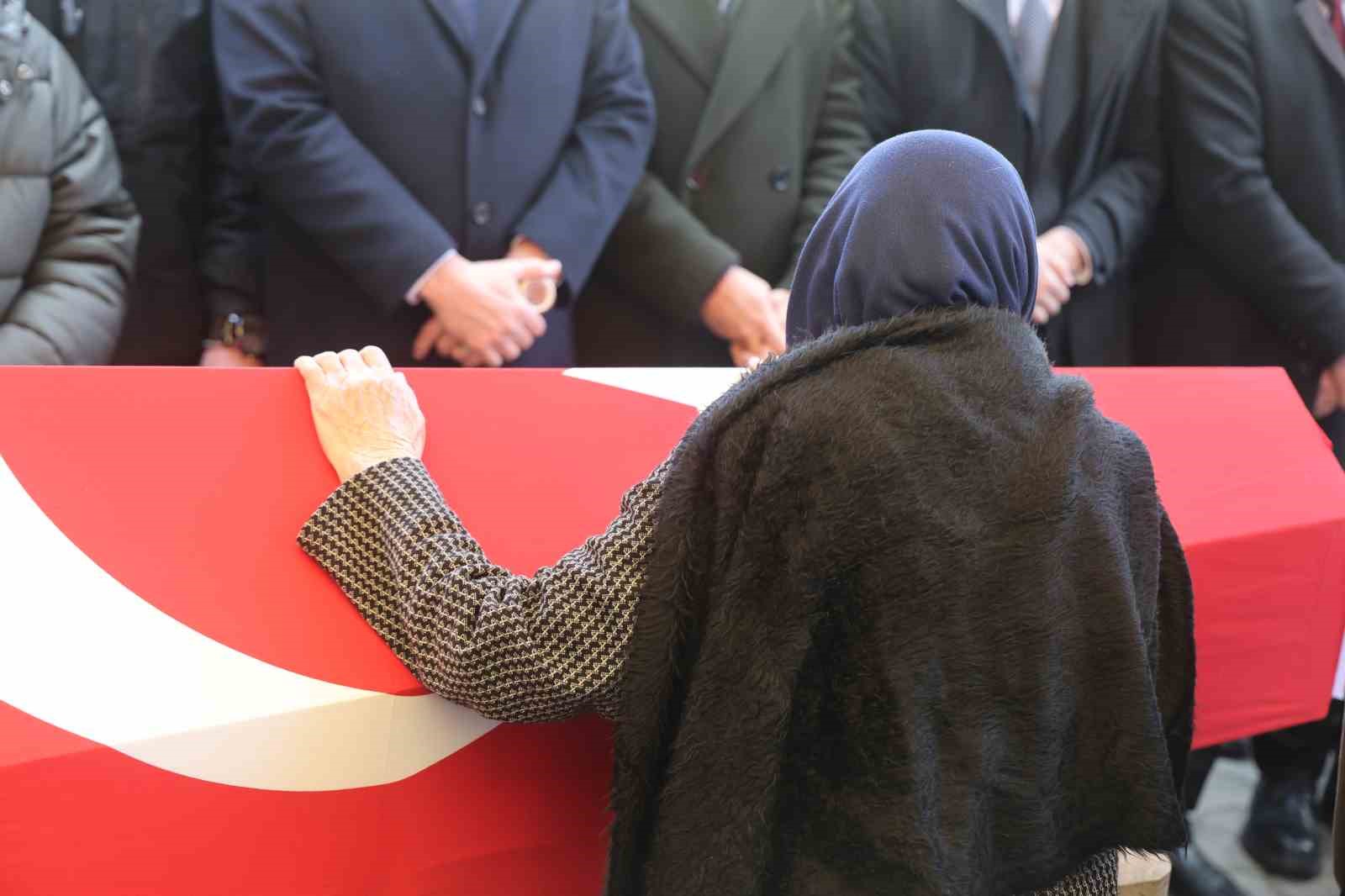 Öğrencisi tarafından öldürülen Fatma Nur öğretmen son yolculuğuna uğurlandı
