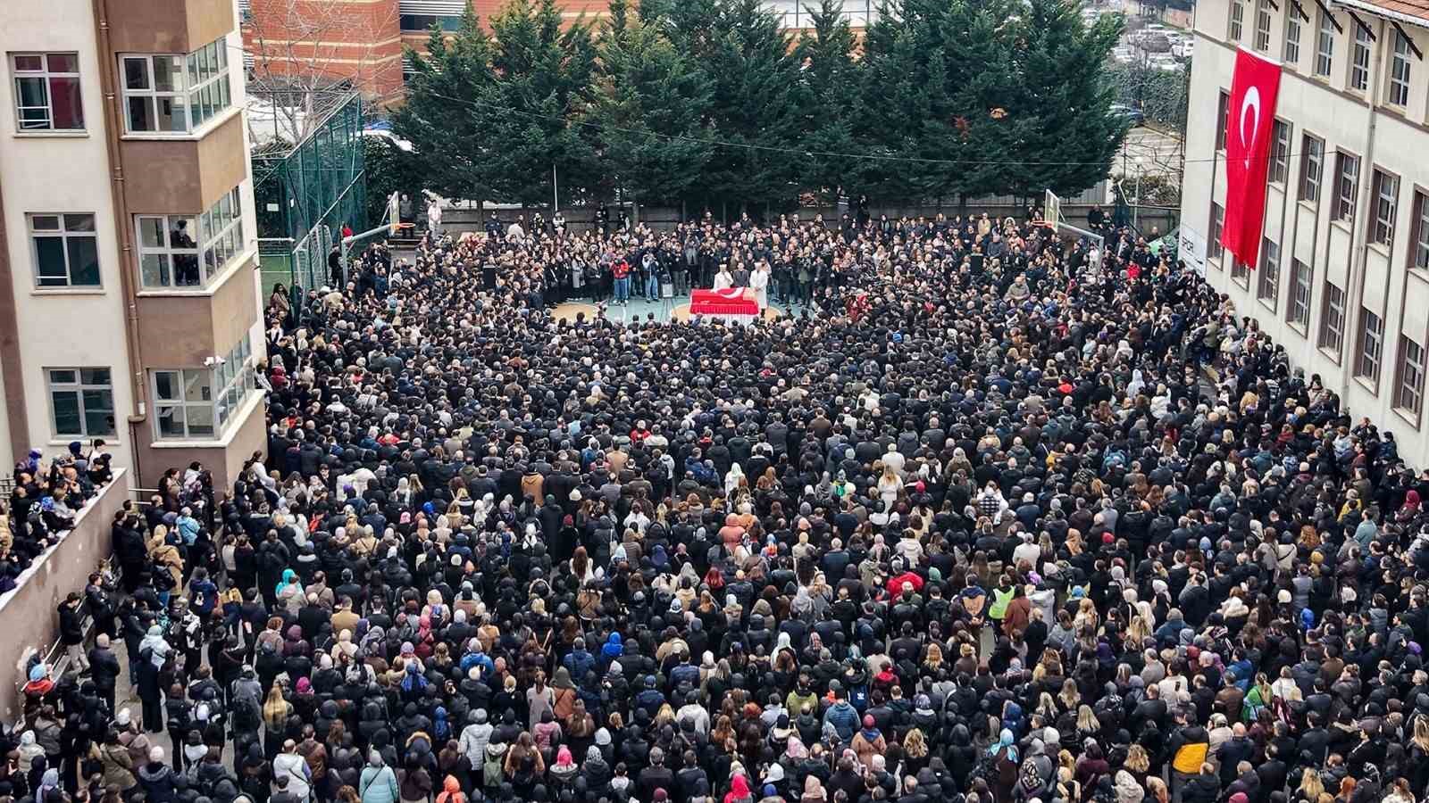 Öğrencisi tarafından öldürülen Fatma Nur öğretmenin anma töreni havadan görüntülendi
