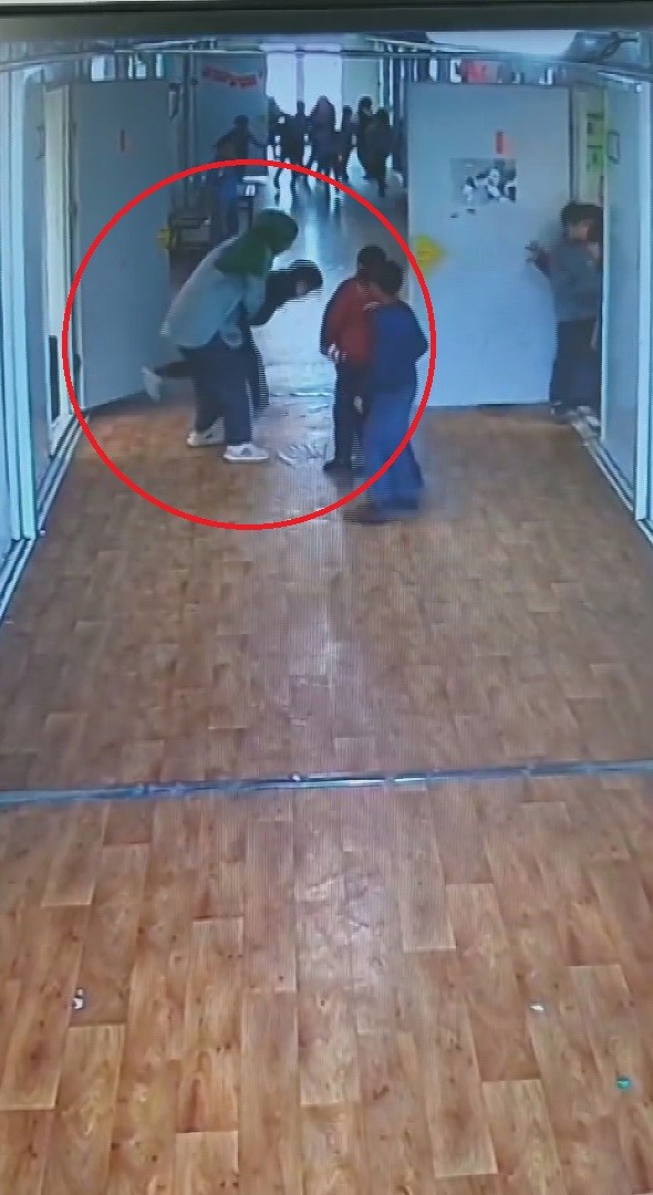 Öğretmen, boğazına yiyecek kaçan Suriyeli öğrencisini heimlich manevrası ile kurtardı
