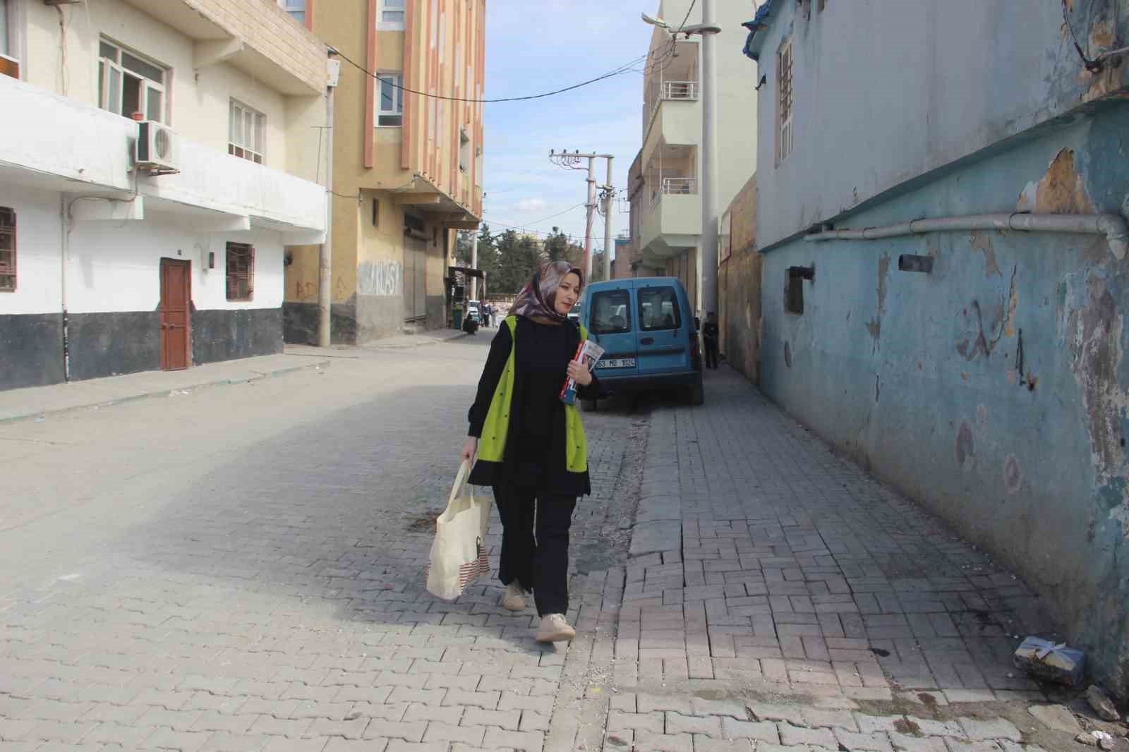 Öğretmen, çocukluk hayali mesleğiyle gönüllere dokunuyor

