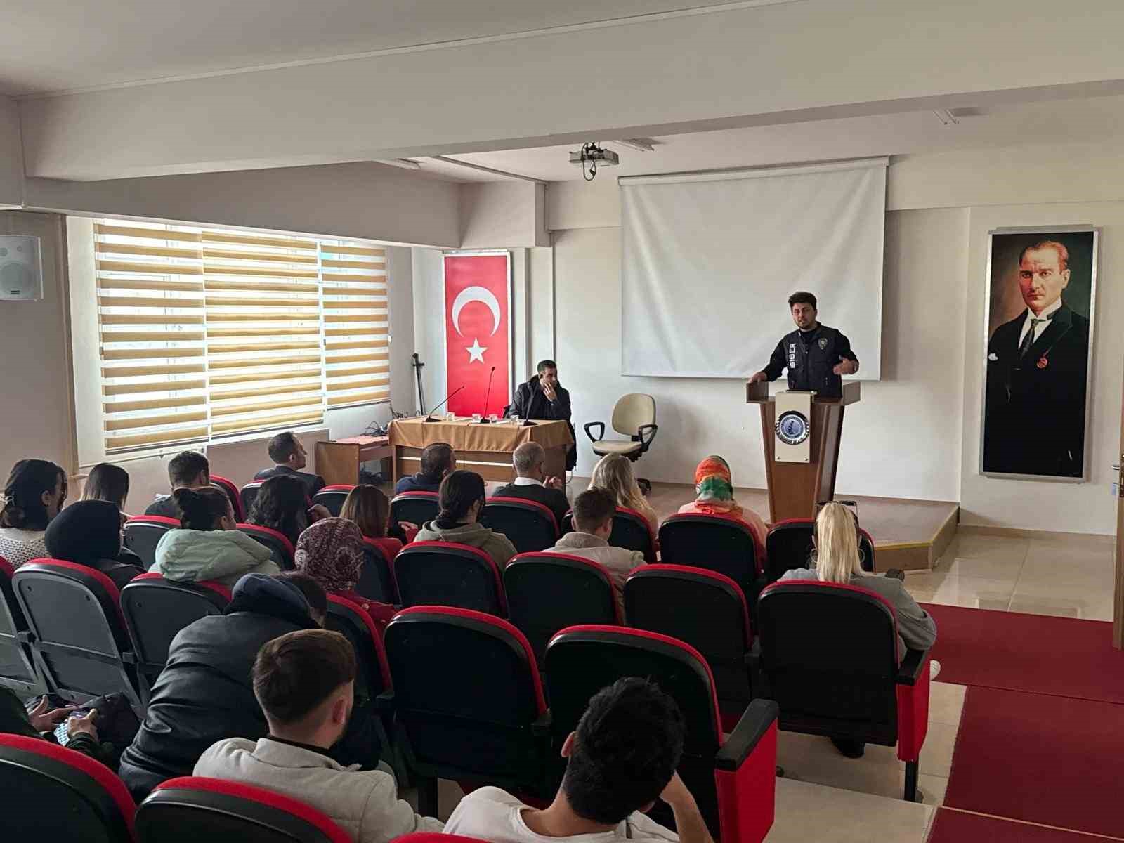 Öğretmen ve öğrencilere siber suçlarla mücadele eğitimi
