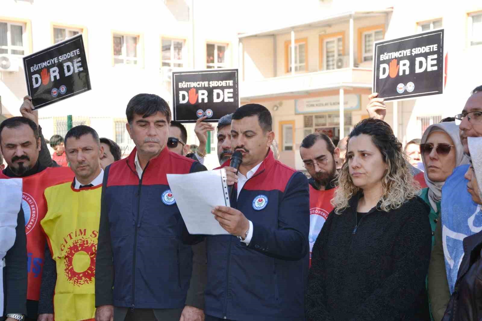 Öğretmene tehdit iddiası sendikaları birleştirdi
