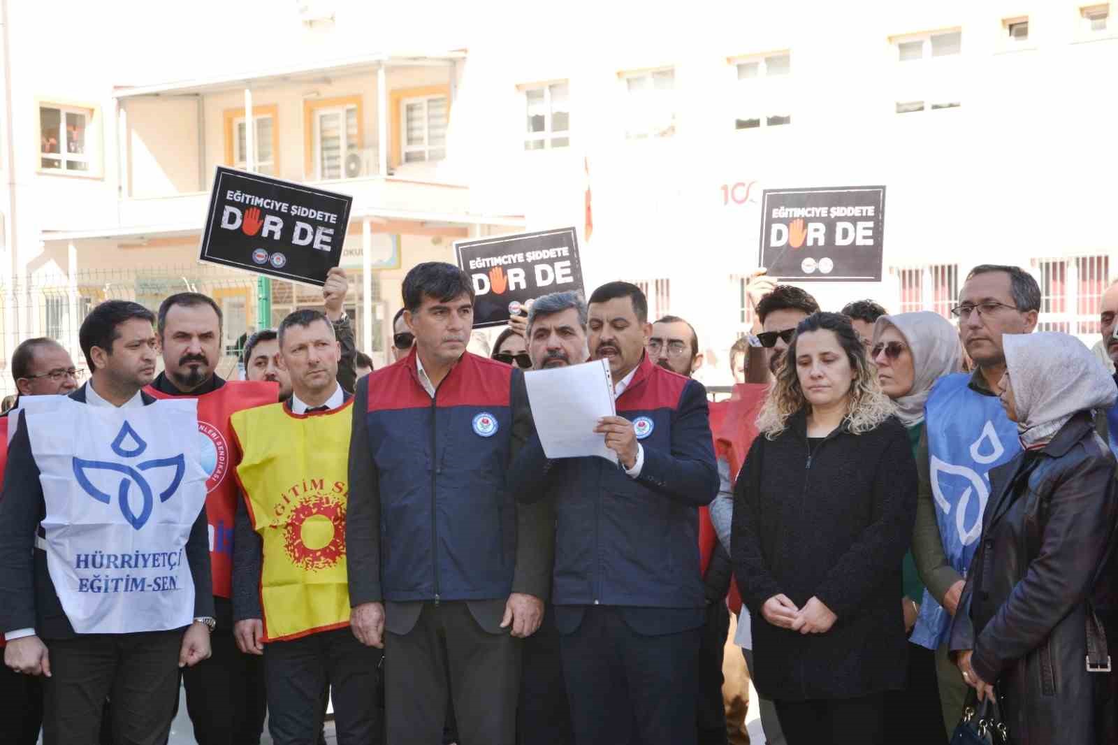 Öğretmene tehdit iddiası sendikaları birleştirdi
