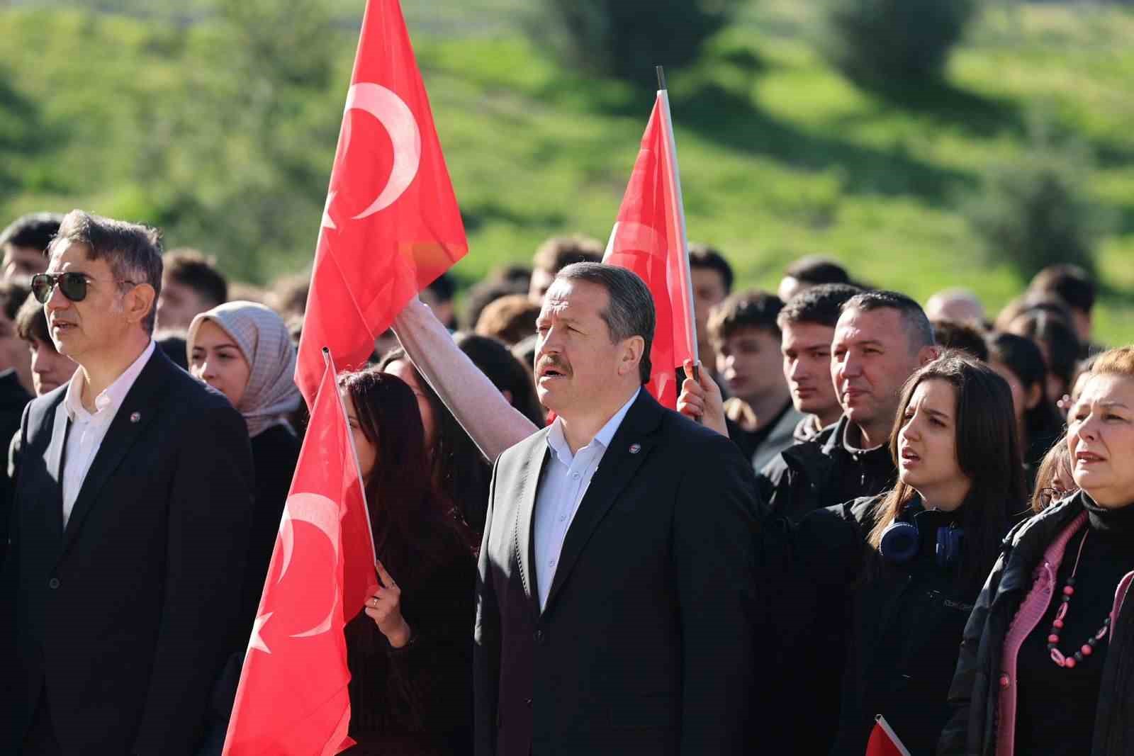 Öğretmenler 81 ilde bayraklarla ders başı yaptı
