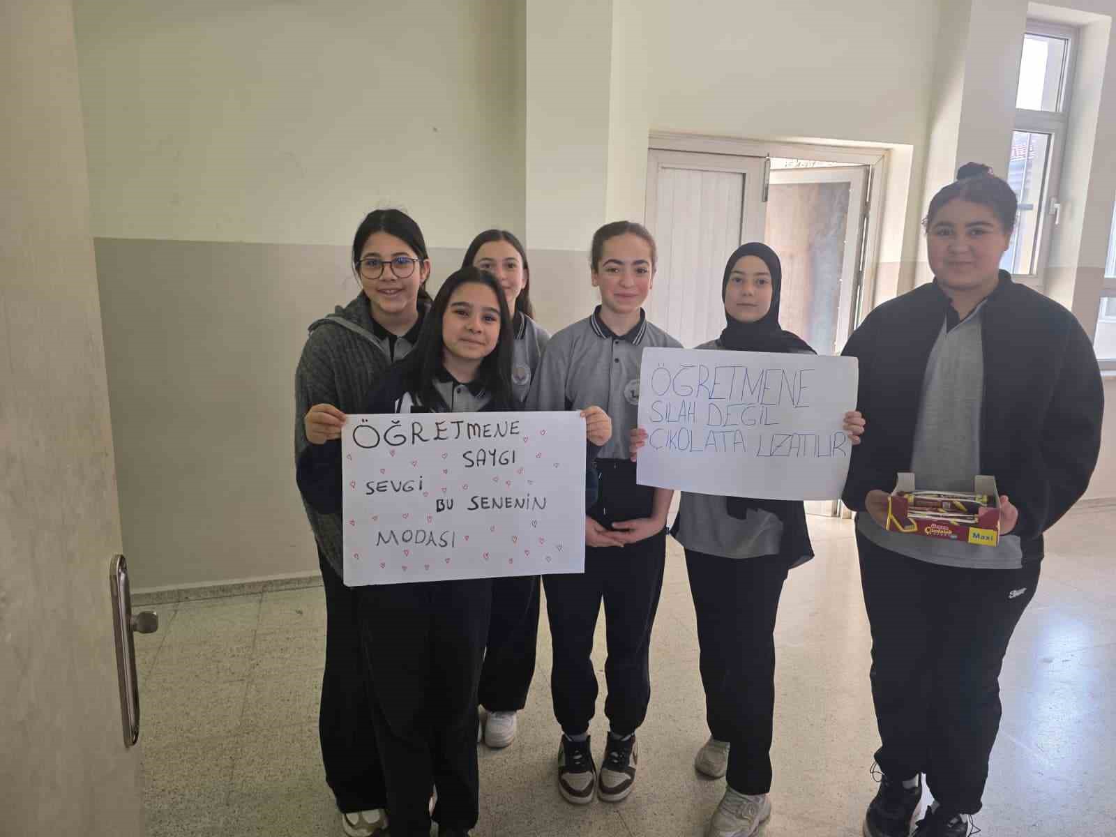 Öğretmenler ve öğrenciler birbirine moral oldu
