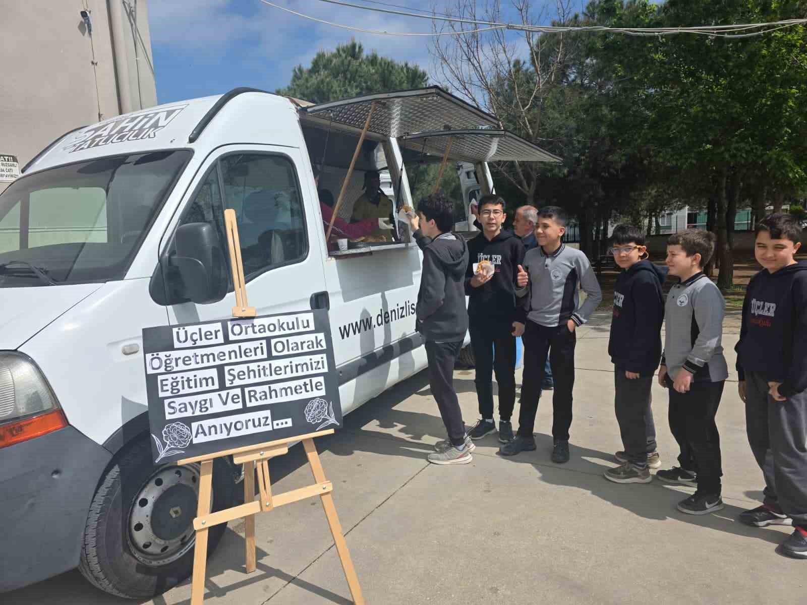 Öğretmenler ve öğrenciler birbirine moral oldu
